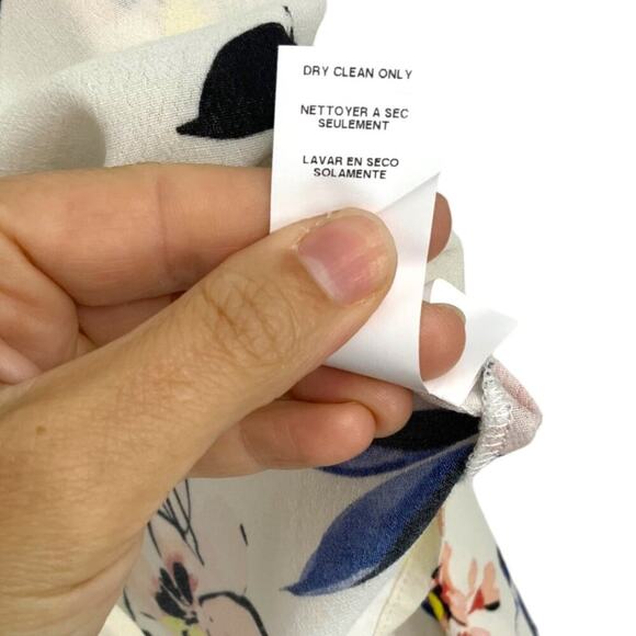 Karen Kane Floral Print Tie Front Top Size Large $149 MSRP - Picture 8 of 9